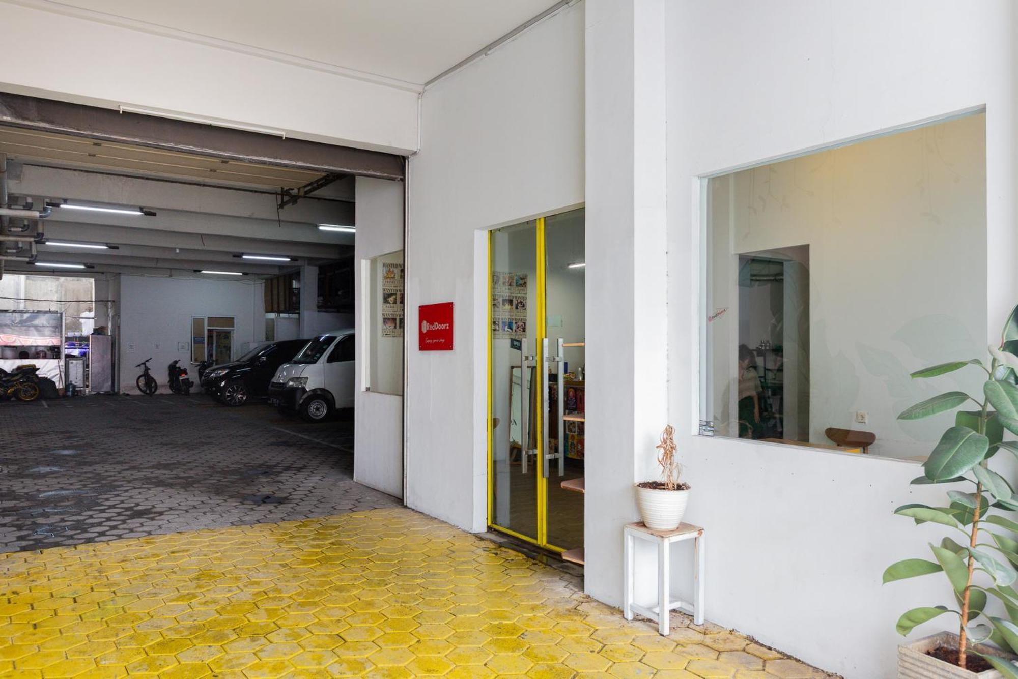 Reddoorz Plus Syariah Near Mall Pondok Indah جاكرتا المظهر الخارجي الصورة