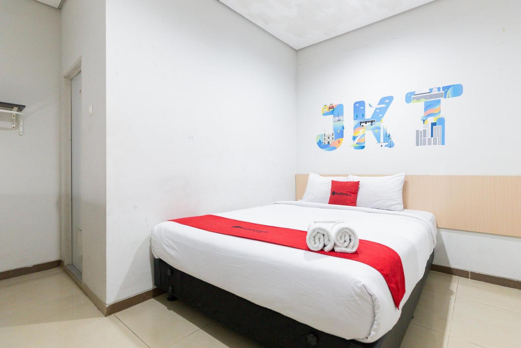 Reddoorz Plus Syariah Near Mall Pondok Indah جاكرتا المظهر الخارجي الصورة