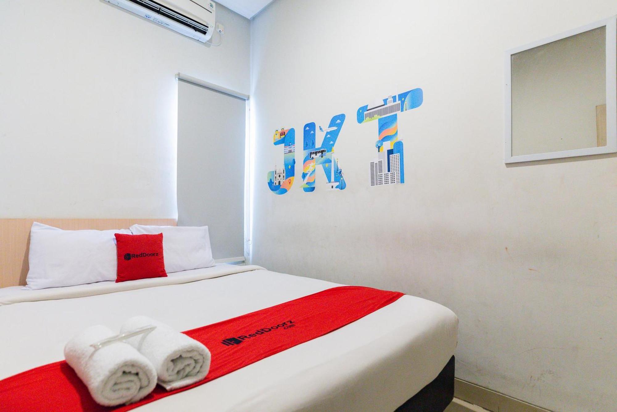 Reddoorz Plus Syariah Near Mall Pondok Indah جاكرتا المظهر الخارجي الصورة