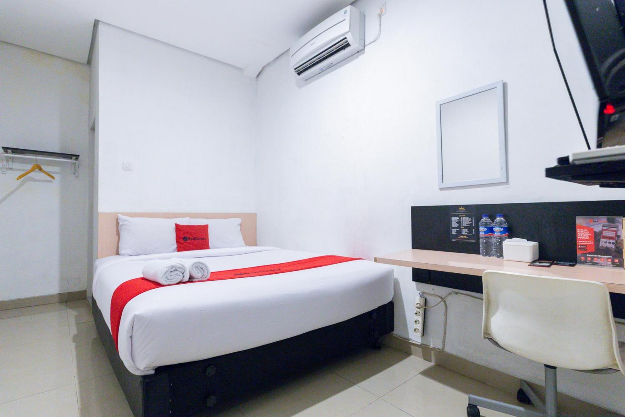 Reddoorz Plus Syariah Near Mall Pondok Indah جاكرتا المظهر الخارجي الصورة