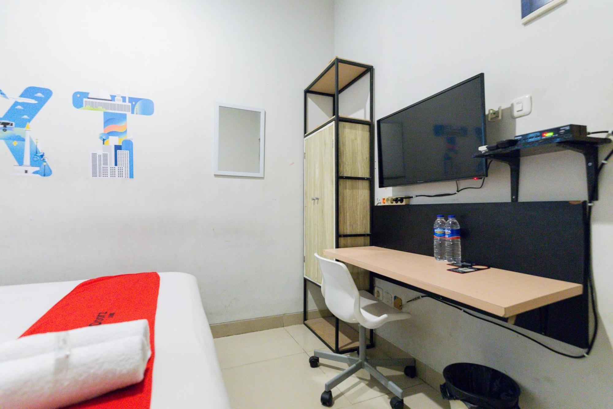 Reddoorz Plus Syariah Near Mall Pondok Indah جاكرتا المظهر الخارجي الصورة
